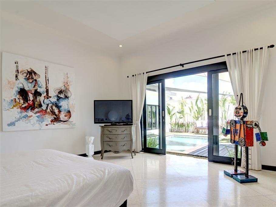 Ema Villa *